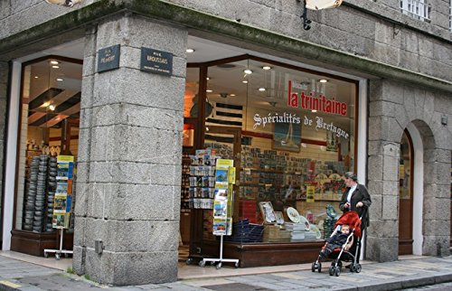 La Trinitaine French Brittany Galettes au Beurre Butter Cookies in Mini Quimper Tin Faience Couple 46 OZ