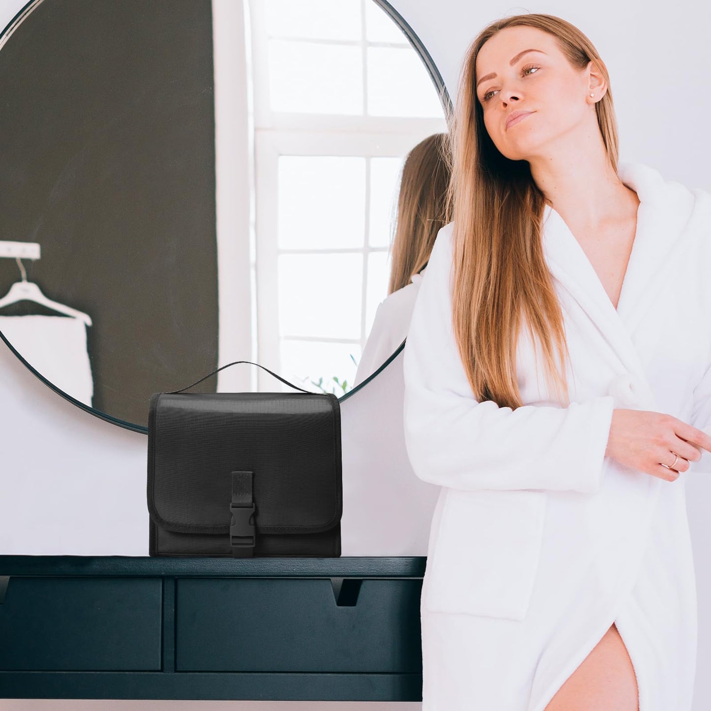 Mum's memory Large-Capacity Hanging Toiletry Bag - Water-Resistant Travel Makeup Bag with Multiple Compartments for Shampoo, Conditioner, Skincare, Makeup Brushes, and Toiletries