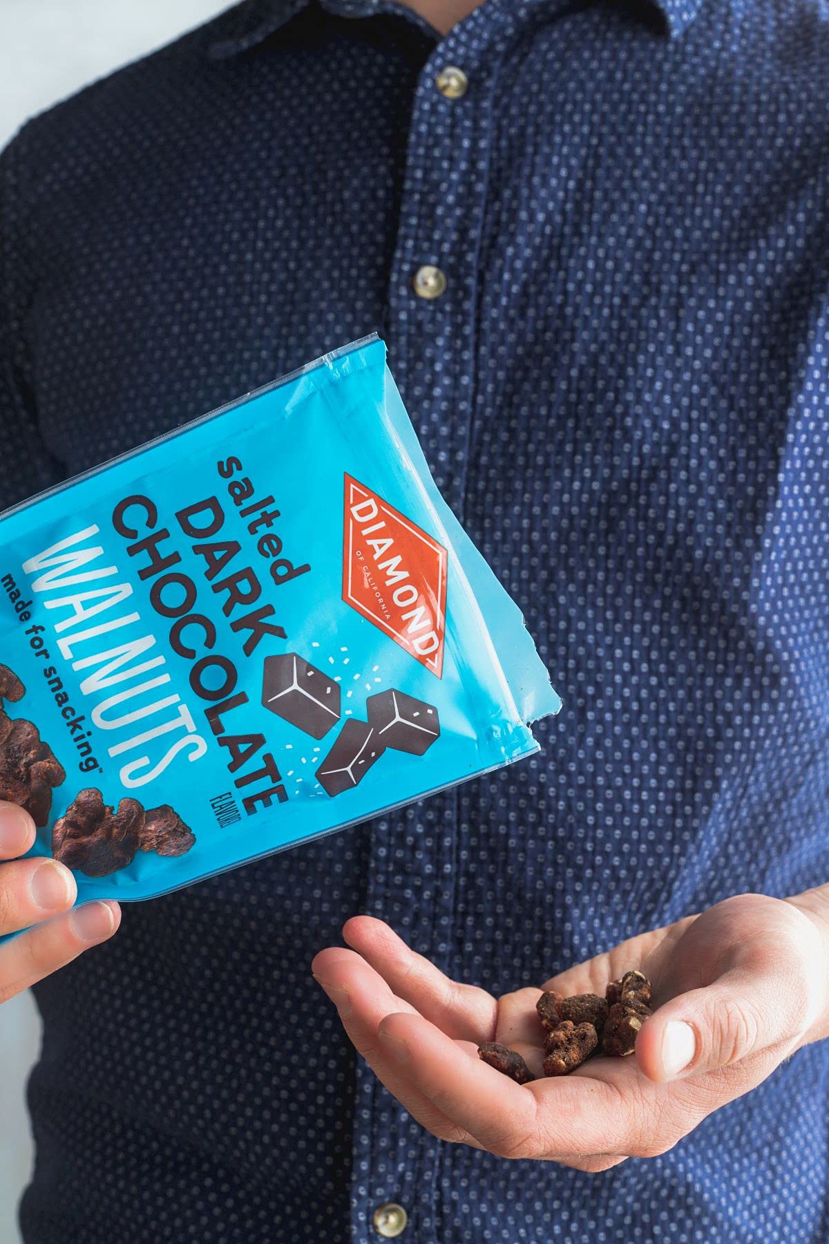 Diamond of California Salted Dark Chocolate Snack Walnuts 4 oz 4 Pack