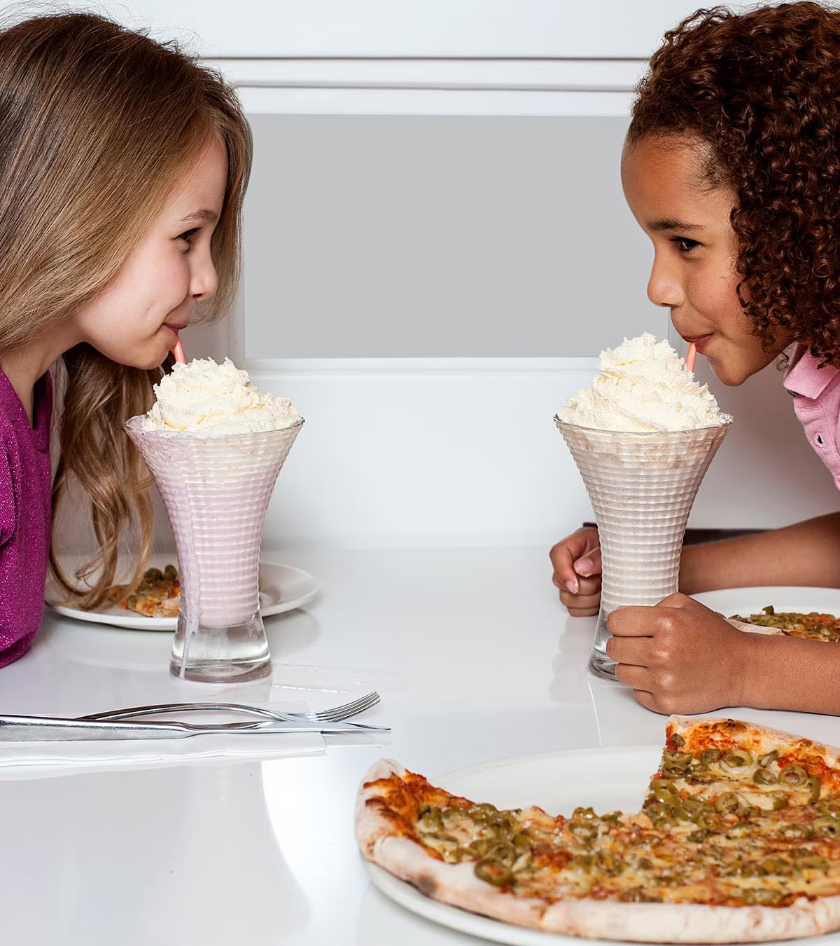 Herbalife Dinoshake Strawberry Flavor - 200 Grams | Packed with Proteins, Vitamins, Minerals & Fun | Nutritional Children Drink Mix | Picky Eater's Delight | Boost Health Today!