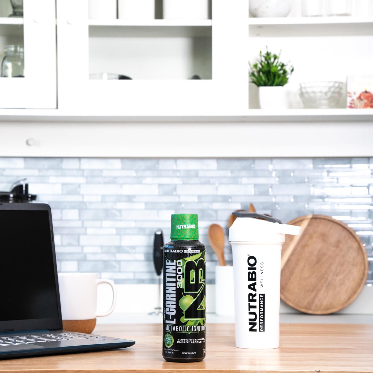 NutraBio - L-Carnitine Liquid Shots - 3000mg, (Green Apple) - 10mg of Vitamin B-5 - Zero Carbs & Sugars - Energy Production - Muscle Recovery